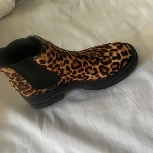 Brandnew condition open box and too big~